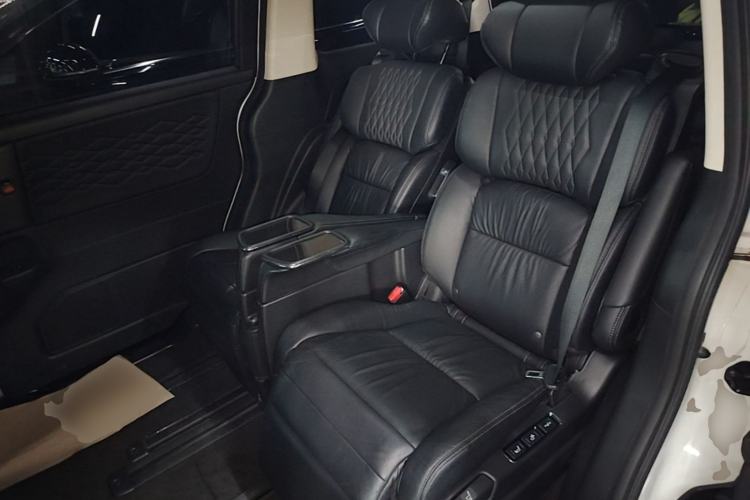 Used Honda Elysion 2022 2.0L eHEV Luxury First Edition Left Rear Seat