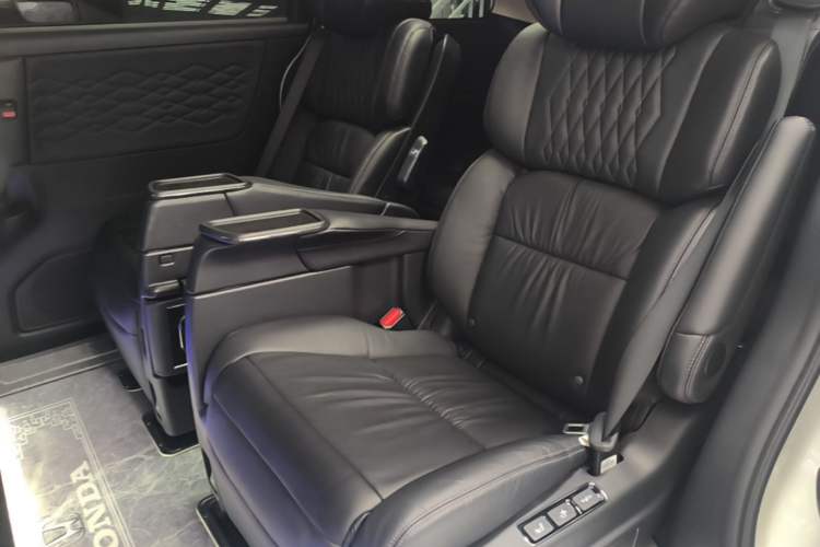 Used Honda Elysion 2022 2.0L eHEV Luxury Edition Left Rear Seat