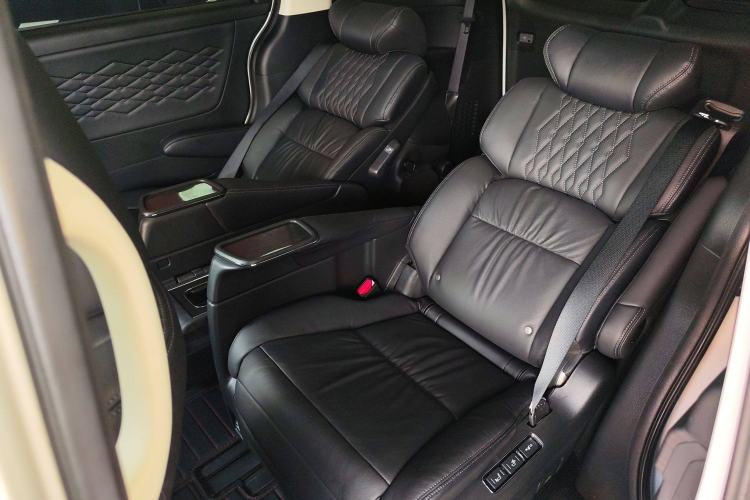 Used Honda Elysion 2022 2.0L eHEV Luxury First Edition Left Rear Seat