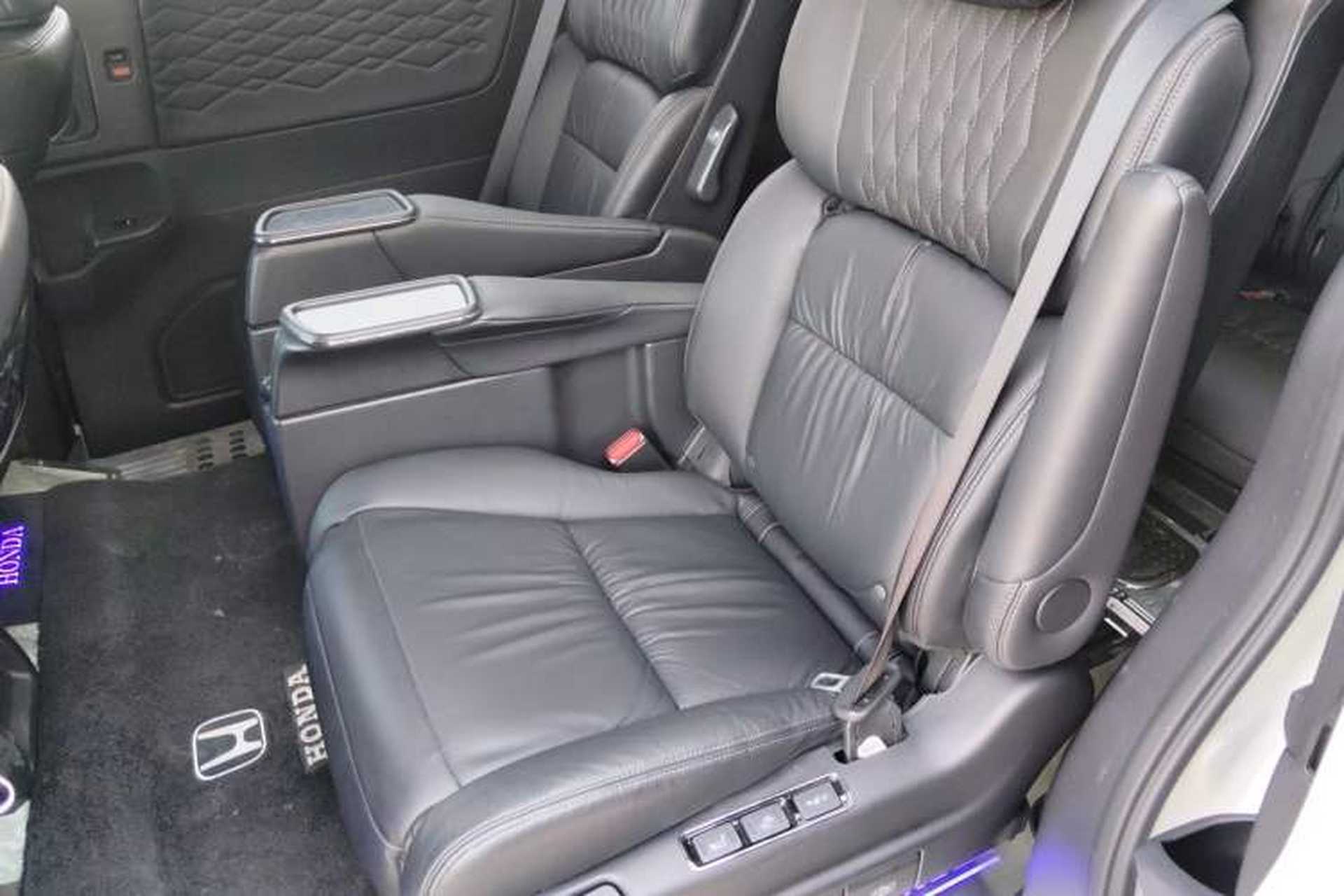 Used Honda Elysion 2022 2.0L eHEV Luxury First Edition Left Rear Seat