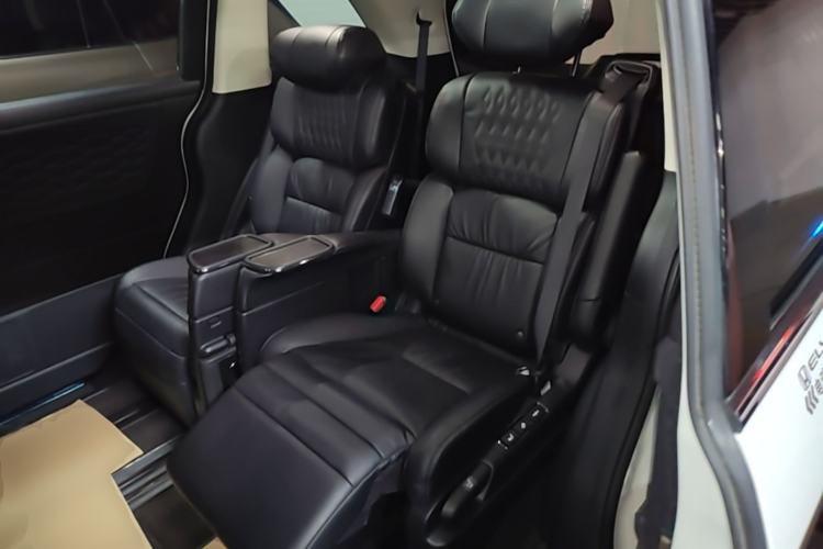 Used Honda Elysion 2022 2.0L eHEV Luxury Edition Left Rear Seat