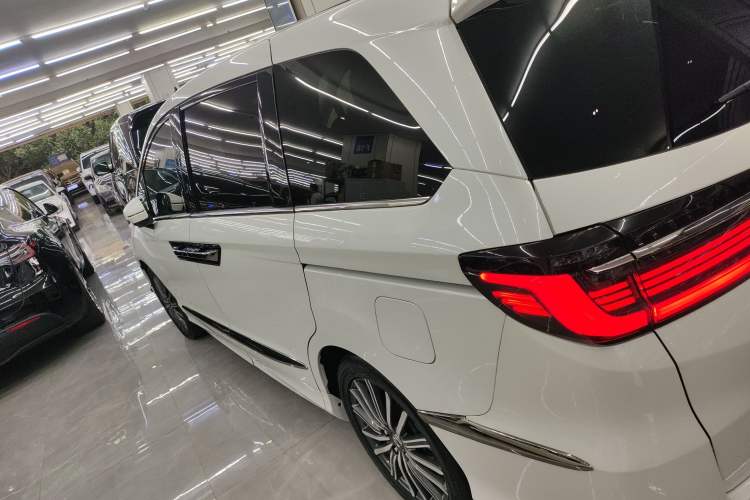 Used Honda Elysion 2022 2.0L eHEV Luxury First Edition Left Side