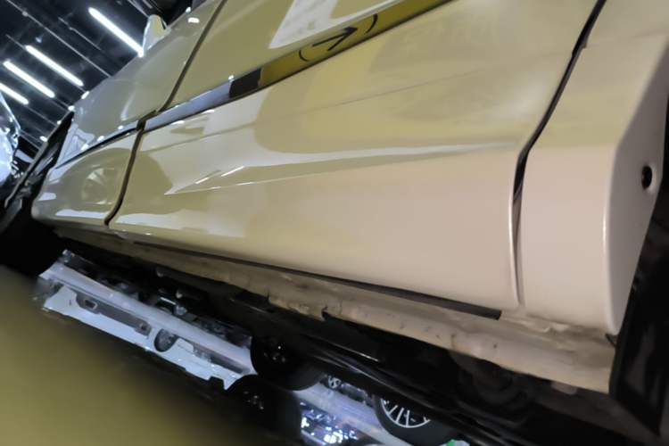 Used Honda Elysion 2022 2.0L eHEV Luxury Edition Left Side Sill