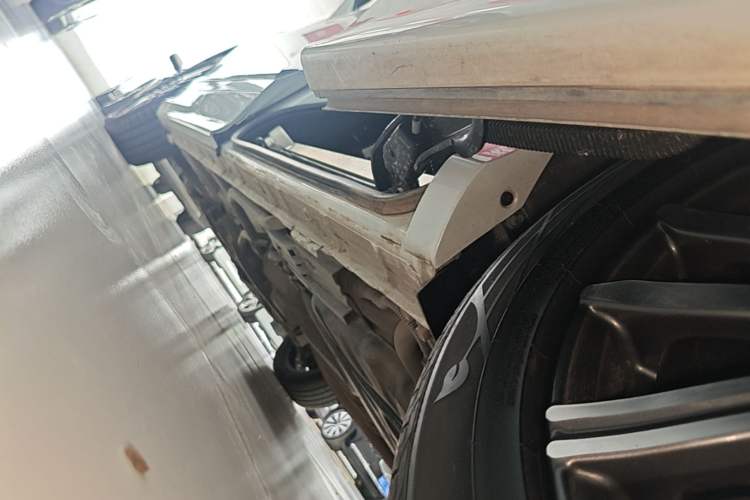 Used Honda Elysion 2022 2.0L eHEV Luxury First Edition Left Side Sill