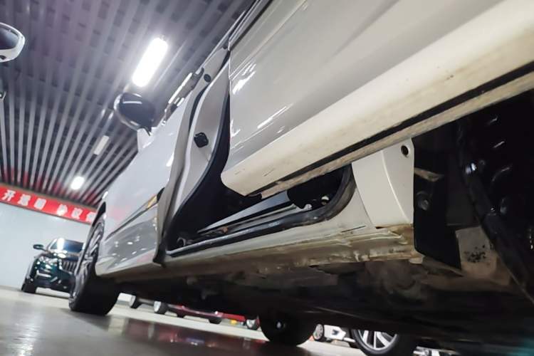Used Honda Elysion 2022 2.0L eHEV Luxury Edition Left Side Sill