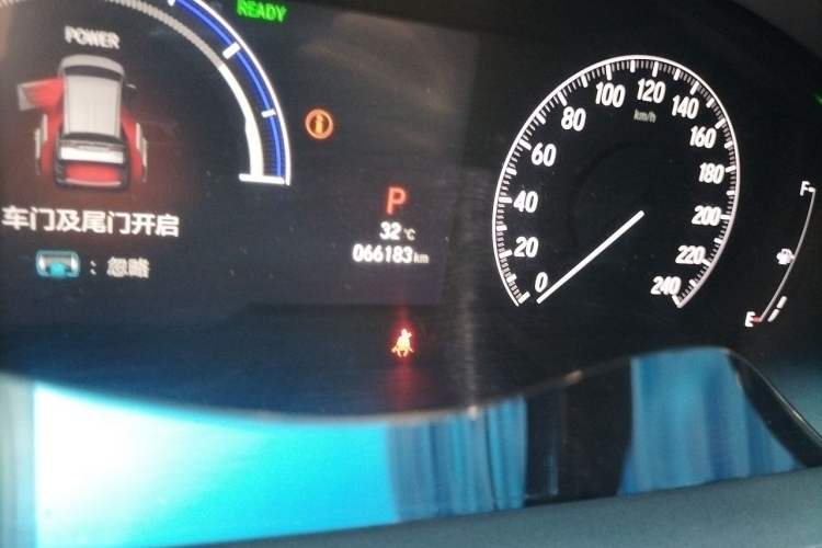 Used Honda Elysion 2022 2.0L eHEV Luxury Edition Odometer Close Up