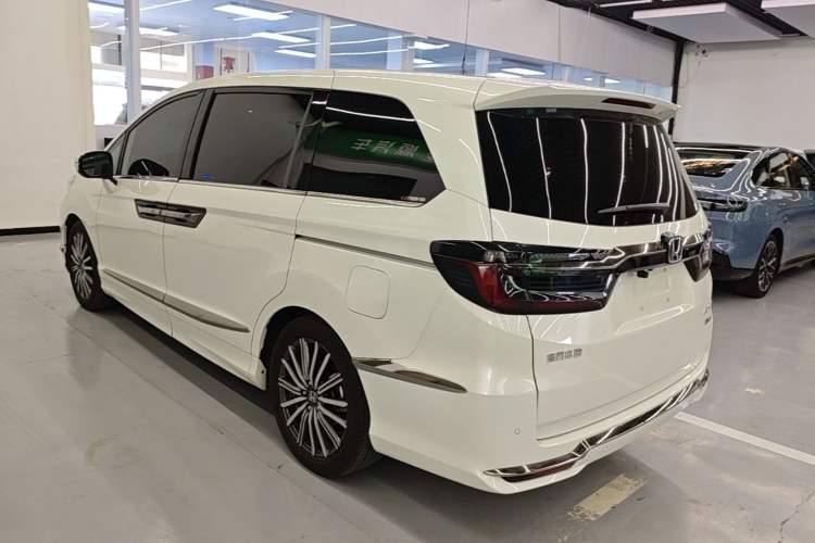 Used Honda Elysion 2022 2.0L eHEV Luxury Edition Rear Left 45 Deg