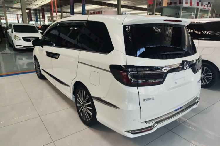 Used Honda Elysion 2022 2.0L eHEV Luxury Edition Rear Left 45 Deg