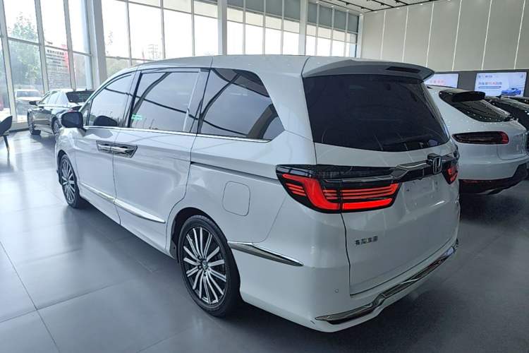 Used Honda Elysion 2022 2.0L eHEV Luxury Edition Rear Left 45 Deg