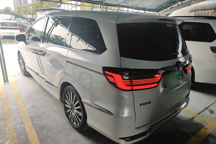 Used Honda Elysion 2022 2.0L eHEV Luxury Edition Rear Left 45 Deg