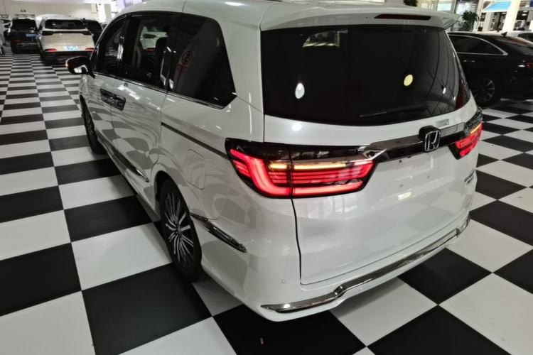 Used Honda Elysion 2022 2.0L eHEV Luxury Edition Rear Left 45 Deg