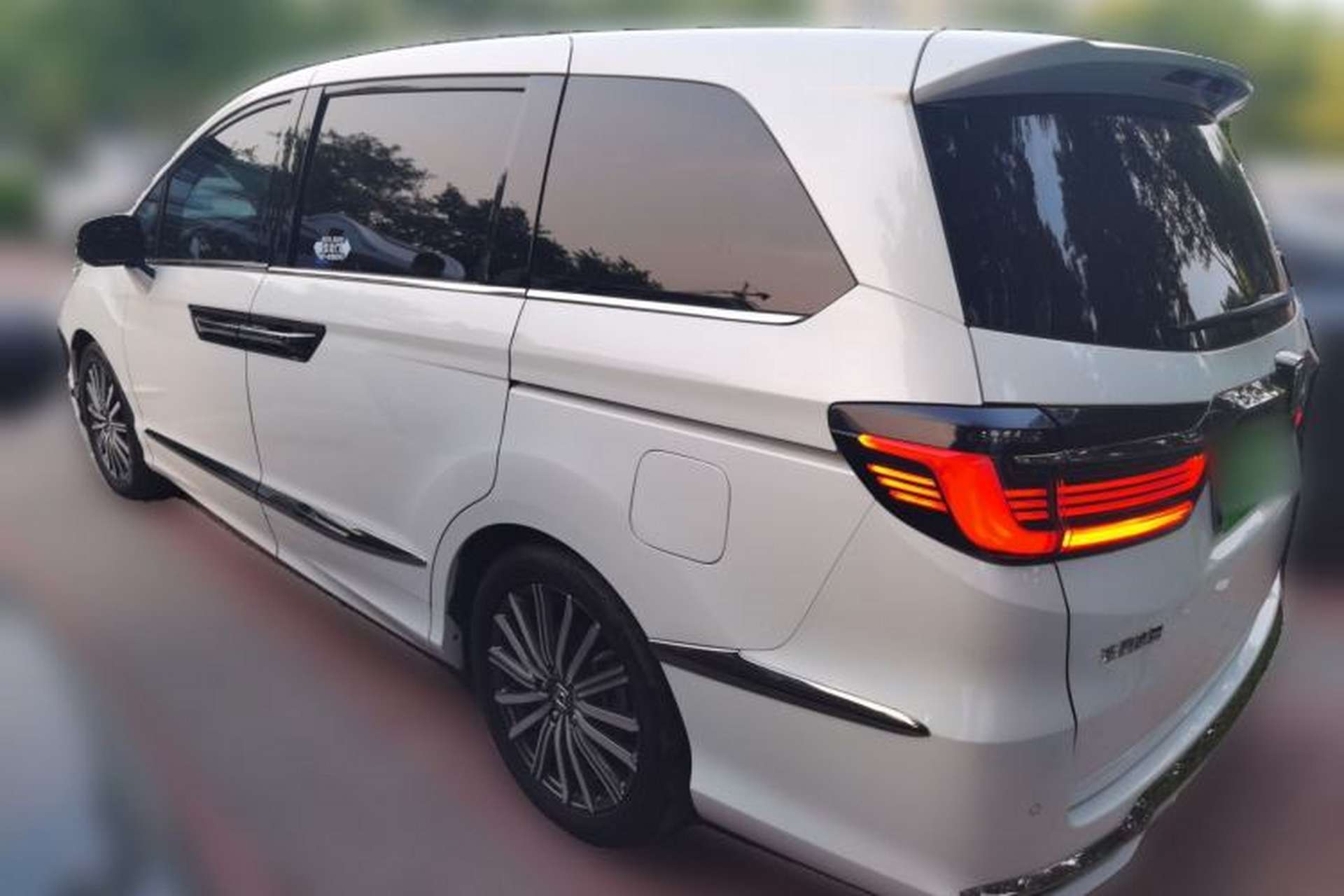 Used Honda Elysion 2022 2.0L eHEV Luxury First Edition Rear Left 45 Deg