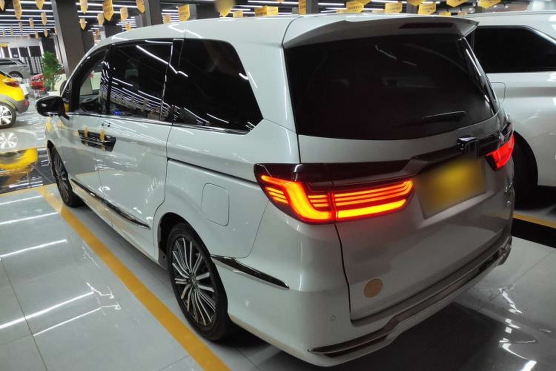 Used Honda Elysion 2022 2.0L eHEV Luxury Edition Rear