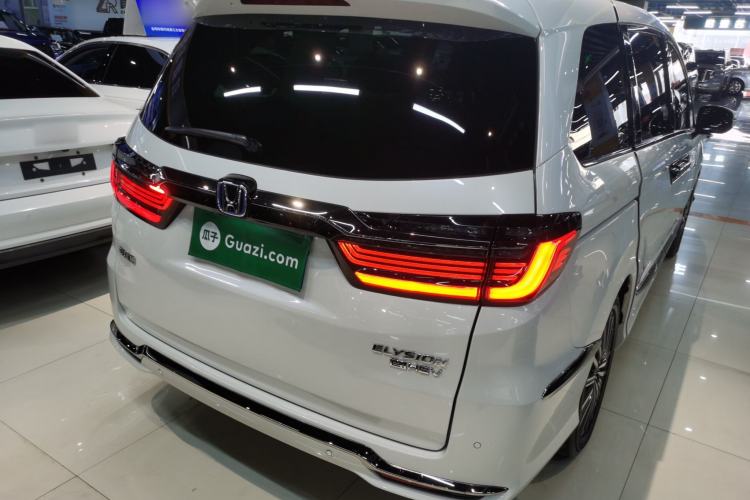 Used Honda Elysion 2022 2.0L eHEV Luxury First Edition Rear Right 45 Deg