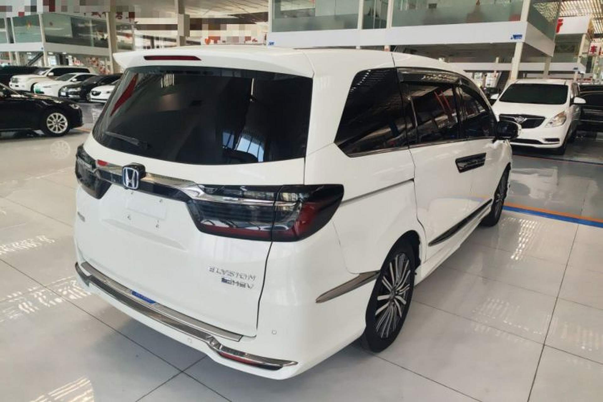 Used Honda Elysion 2022 2.0L eHEV Luxury Edition Rear Right 45 Deg