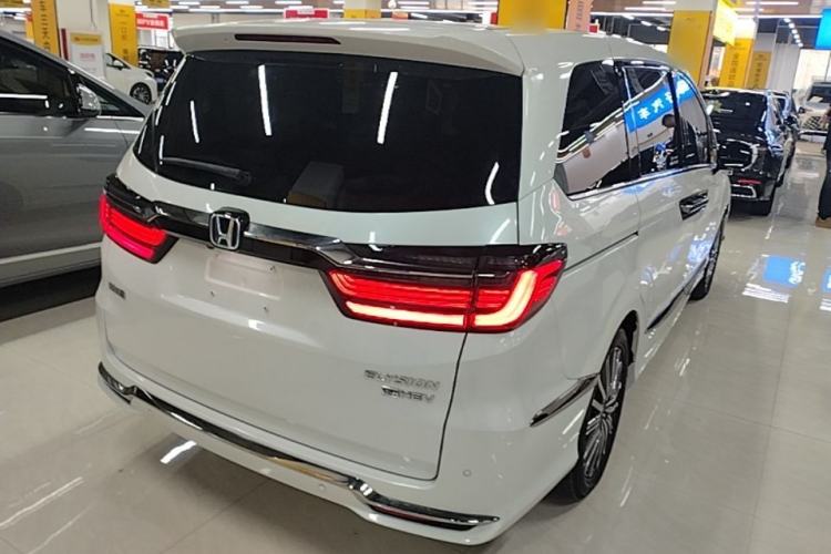 Used Honda Elysion 2022 2.0L eHEV Luxury Edition Rear Right 45 Deg