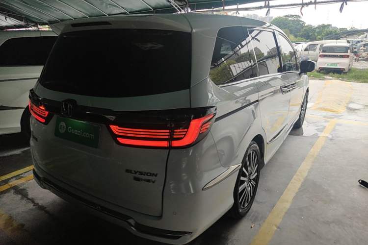 Used Honda Elysion 2022 2.0L eHEV Luxury Edition Rear Right 45 Deg