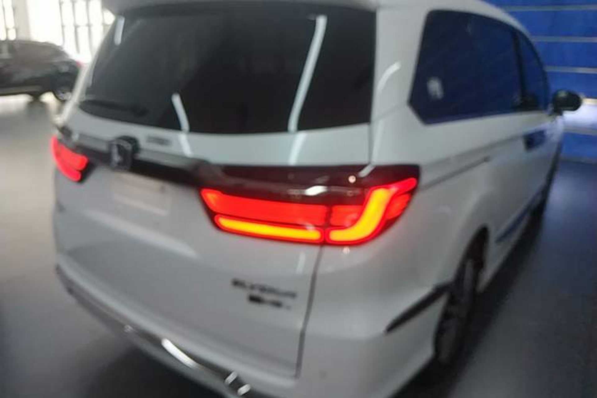 Used Honda Elysion 2022 2.0L eHEV Luxury Edition Rear Right 45 Deg