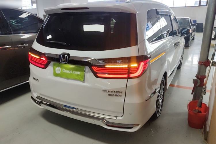 Used Honda Elysion 2022 2.0L eHEV Luxury Edition Rear Right 45 Deg
