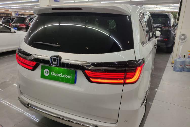 Used Honda Elysion 2022 2.0L eHEV Luxury First Edition Rear Right 45 Deg