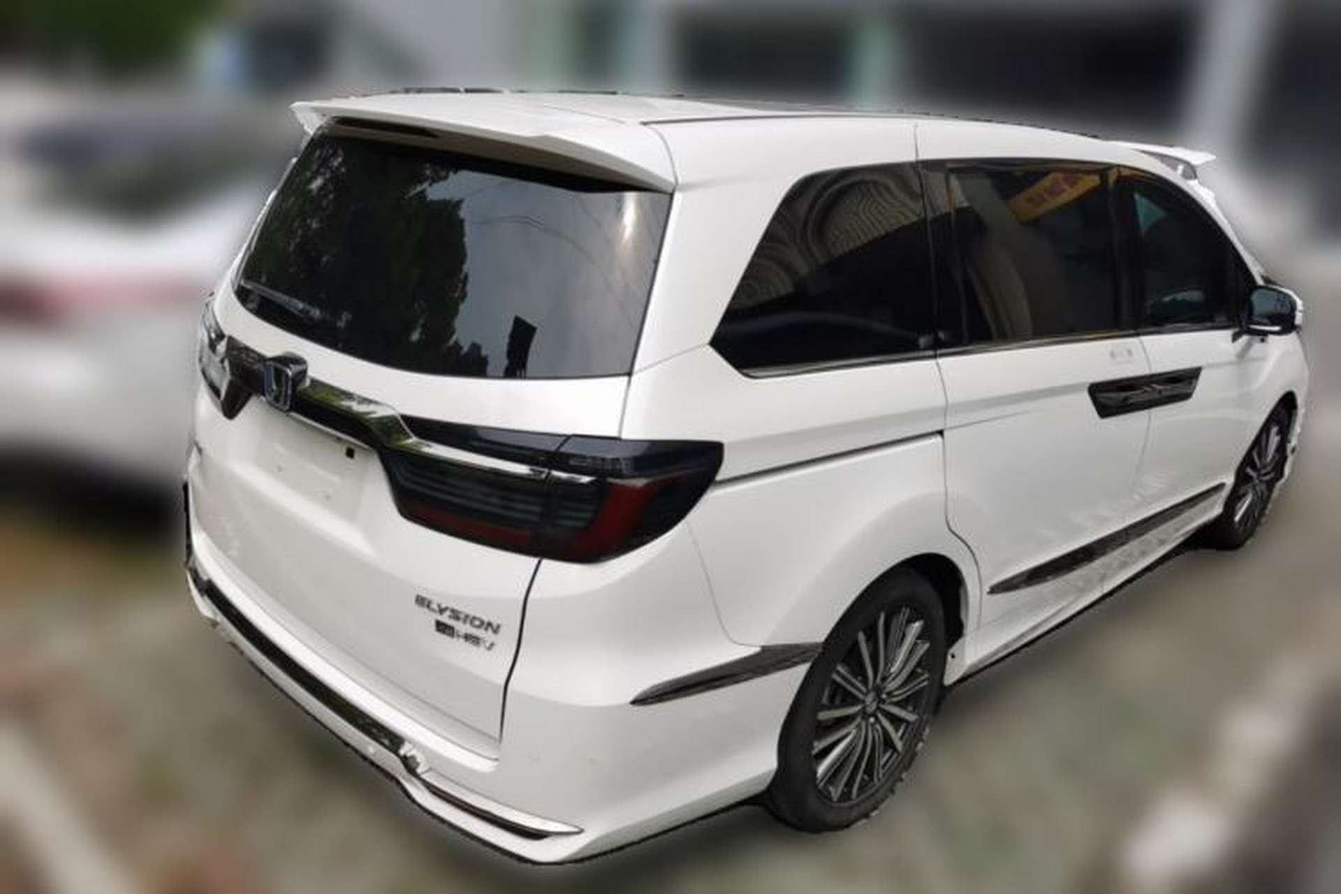 Used Honda Elysion 2022 2.0L eHEV Luxury Edition Rear Right 45 Deg