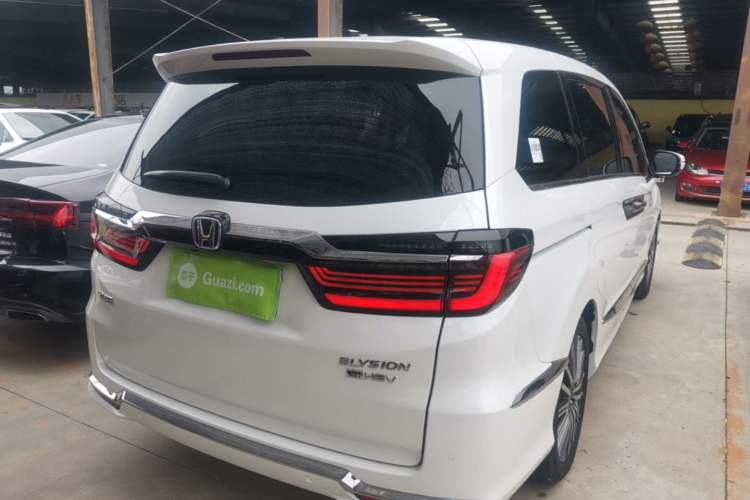 Used Honda Elysion 2022 2.0L eHEV Luxury Edition Rear Right 45 Deg