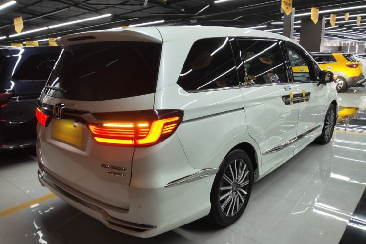 Used Honda Elysion 2022 2.0L eHEV Luxury Edition Rear Right 45 Deg