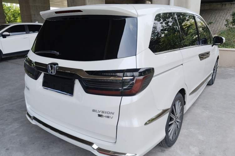 Used Honda Elysion 2022 2.0L eHEV Luxury First Edition Rear Right 45 Deg