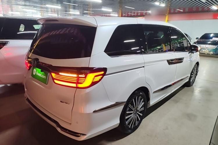 Used Honda Elysion 2022 2.0L eHEV Luxury Edition Rear Right 45 Deg