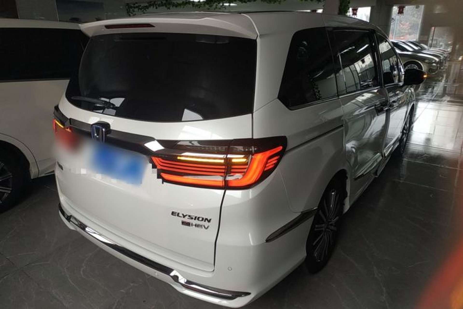 Used Honda Elysion 2022 2.0L eHEV Luxury Edition Rear Right 45 Deg