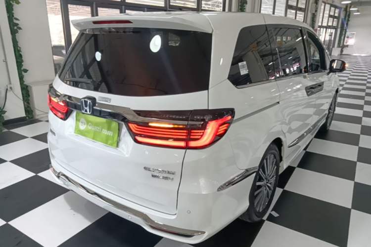 Used Honda Elysion 2022 2.0L eHEV Luxury Edition Rear Right 45 Deg