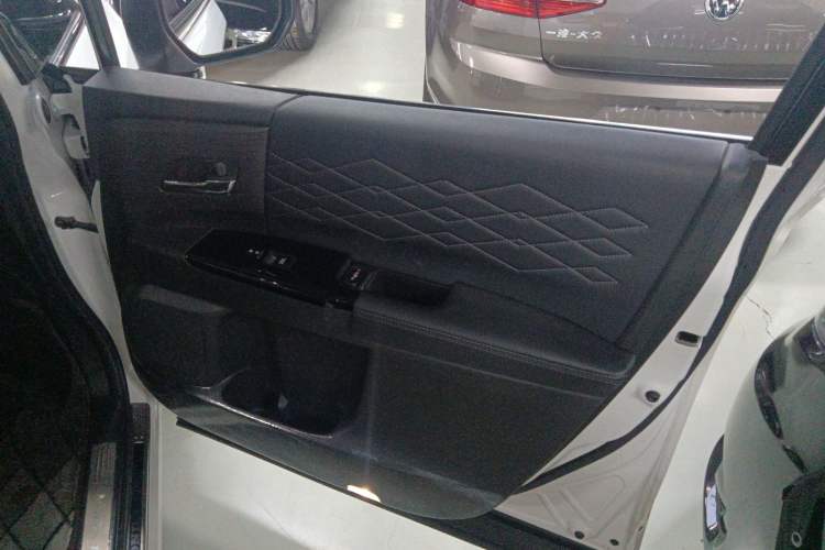 Used Honda Elysion 2022 2.0L eHEV Prestige Edition Right Front Door Interior