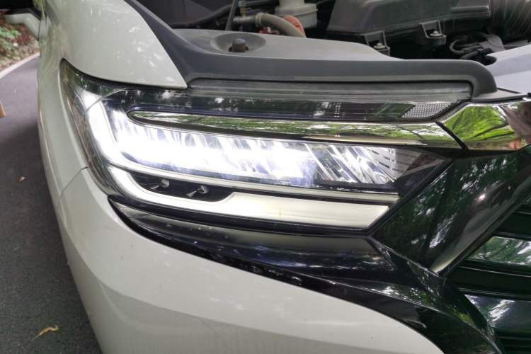 Used Honda Elysion 2022 2.0L eHEV Luxury First Edition Right Front Headlight