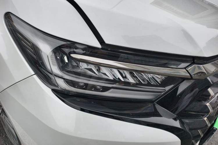 Used Honda Elysion 2022 2.0L eHEV Luxury First Edition Right Front Headlight