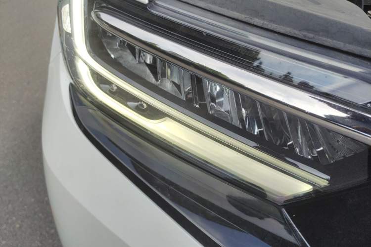 Used Honda Elysion 2022 2.0L eHEV Luxury Edition Right Front Headlight