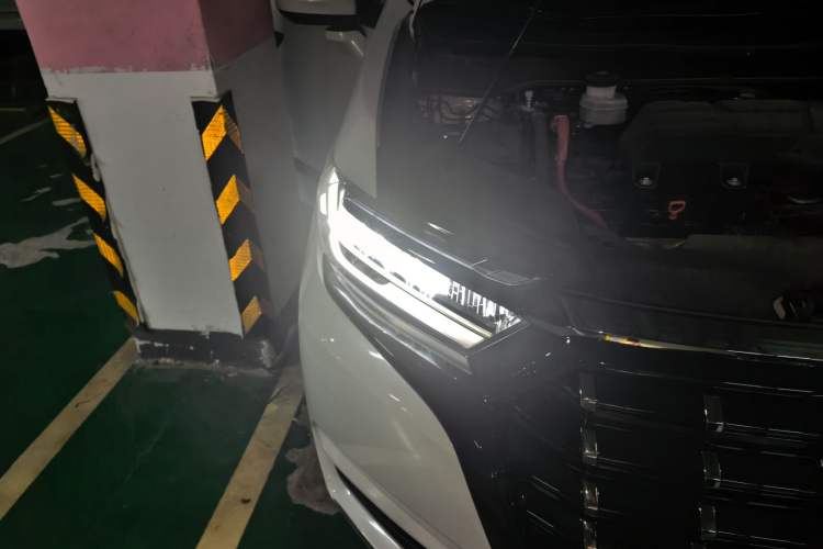 Used Honda Elysion 2022 2.0L eHEV Luxury First Edition Right Front Headlight