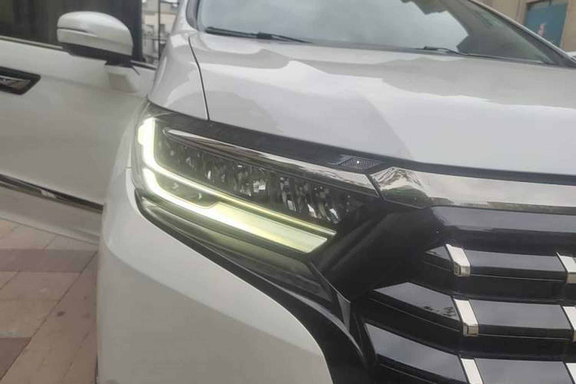 Used Honda Elysion 2022 2.0L eHEV Luxury Edition Right Front Headlight