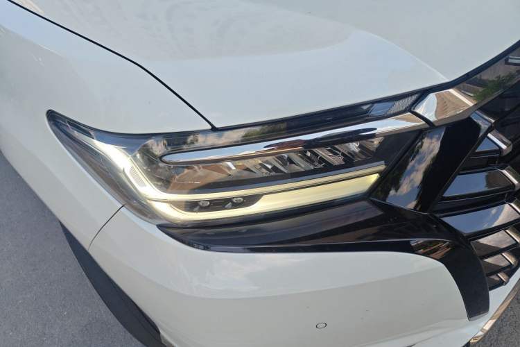 Used Honda Elysion 2022 2.0L eHEV Prestige Edition Right Front Headlight