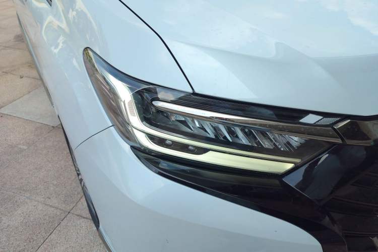 Used Honda Elysion 2022 2.0L eHEV Prestige Edition Right Front Headlight