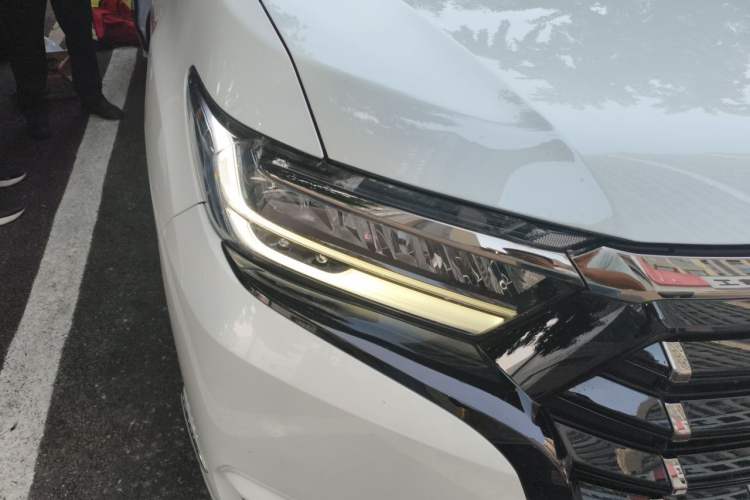 Used Honda Elysion 2022 2.0L eHEV Luxury First Edition Right Front Headlight