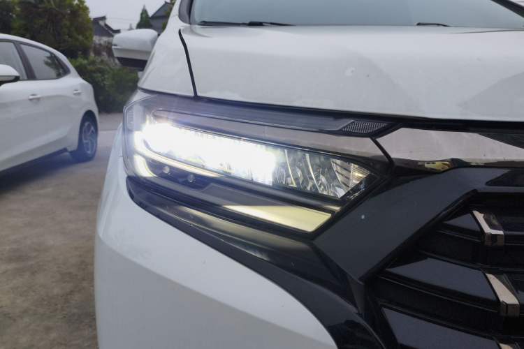 Used Honda Elysion 2022 2.0L eHEV Luxury First Edition Right Front Headlight