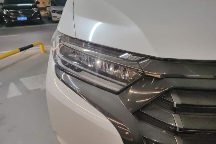 Used Honda Elysion 2022 2.0L eHEV Luxury First Edition Right Front Headlight