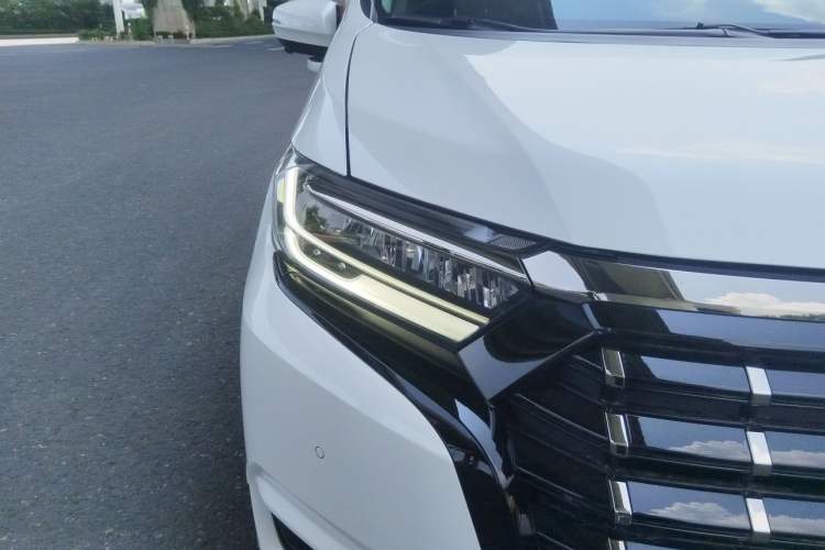 Used Honda Elysion 2022 2.0L eHEV Luxury Edition Right Front Headlight