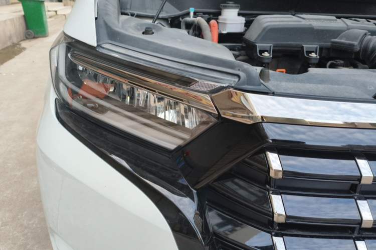 Used Honda Elysion 2022 2.0L eHEV Luxury Edition Right Front Headlight