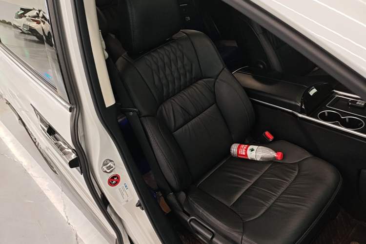 Used Honda Elysion 2022 2.0L eHEV Luxury Edition Right Front Seat