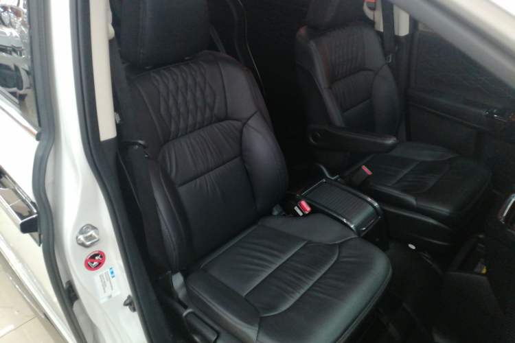 Used Honda Elysion 2022 2.0L eHEV Luxury Edition Right Front Seat