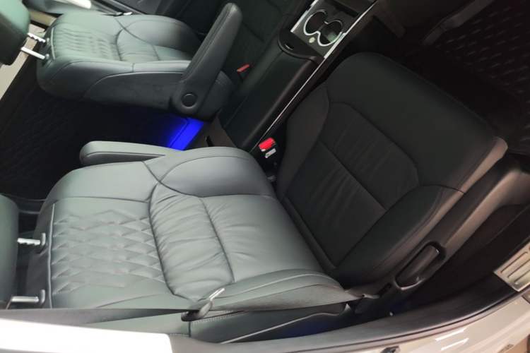 Used Honda Elysion 2022 2.0L eHEV Luxury Edition Right Front Seat