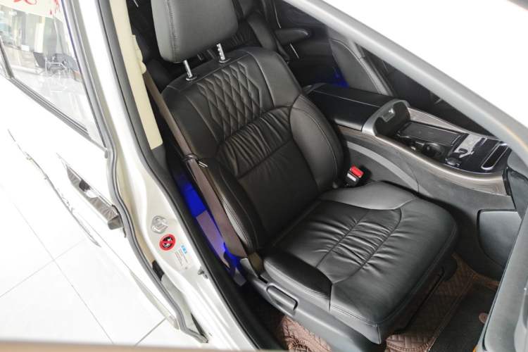 Used Honda Elysion 2022 2.0L eHEV Luxury Edition Right Front Seat