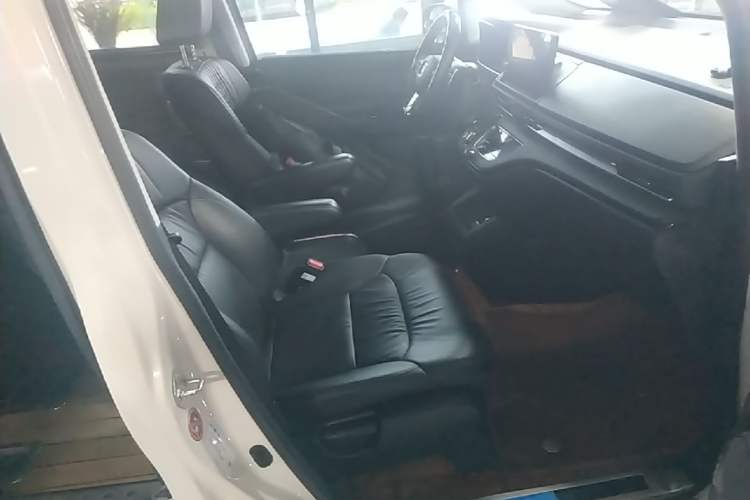 Used Honda Elysion 2022 2.0L eHEV Luxury First Edition Right Front Seat