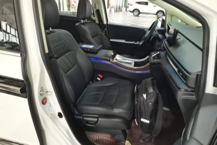 Used Honda Elysion 2022 2.0L eHEV Luxury Edition Right Front Seat
